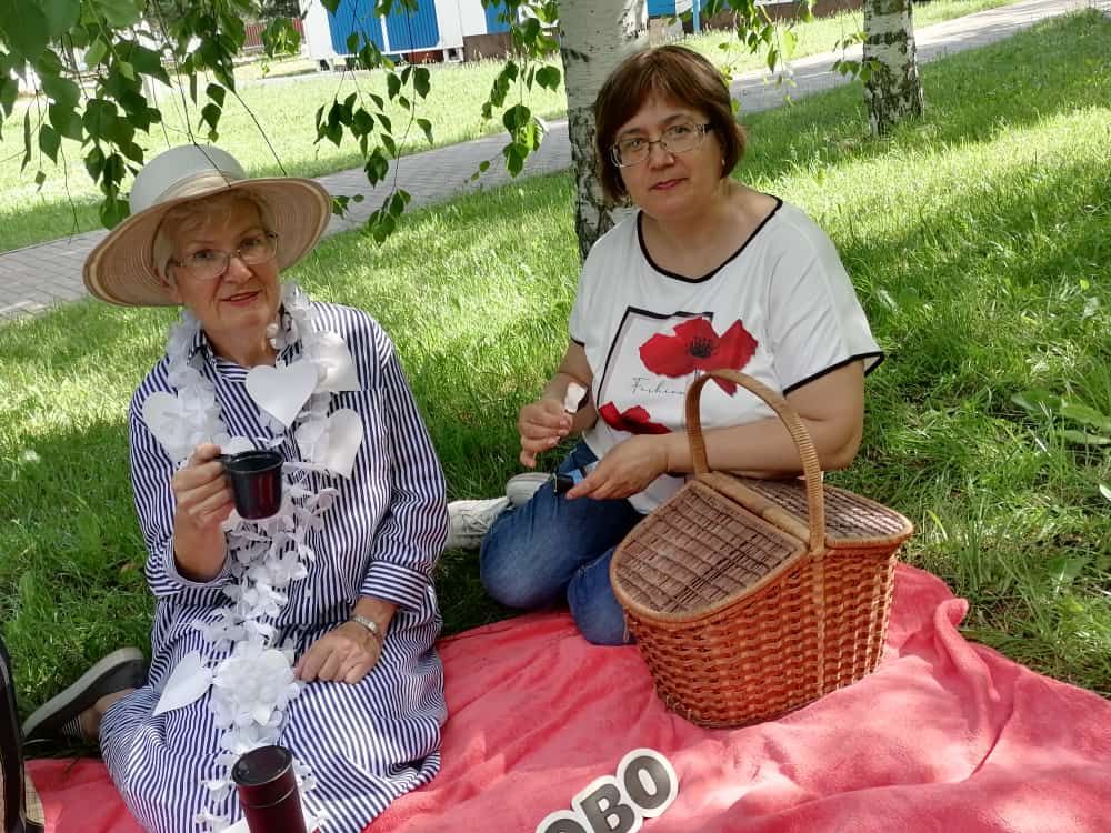 ЦОСП г.Азнакаево провели встречу в парке вспоминая, тот самый вкус мороженого