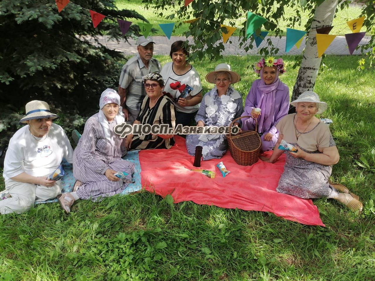 ЦОСП г.Азнакаево провели встречу в парке вспоминая, тот самый вкус мороженого