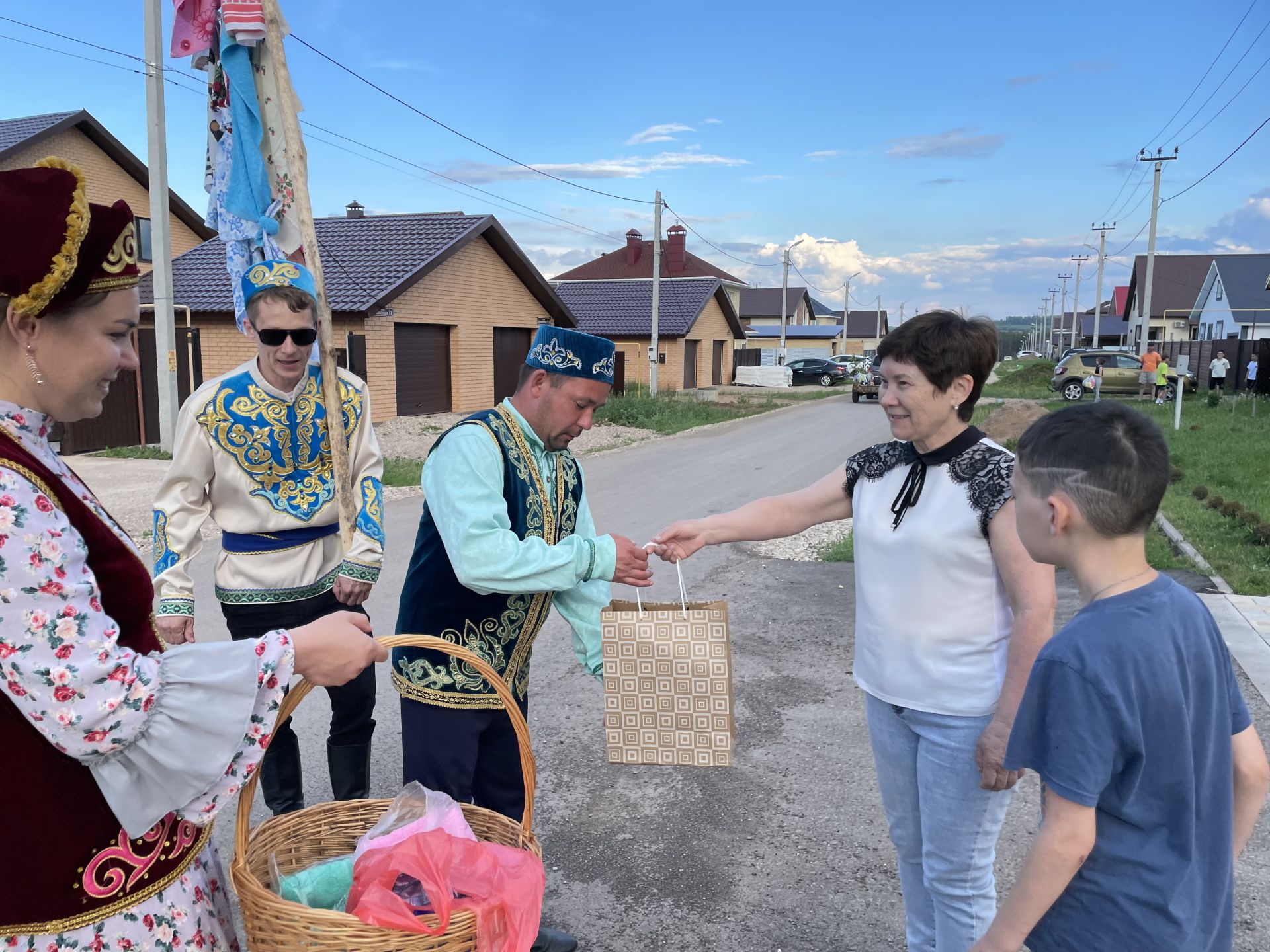 Сбор подарков – это не только обряд, а и своего рода предсказание