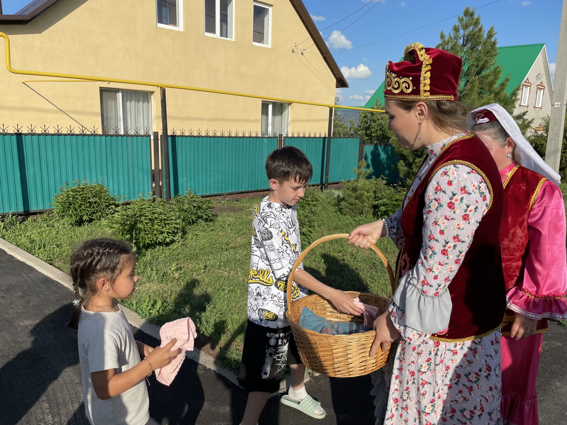 Сбор подарков – это не только обряд, а и своего рода предсказание