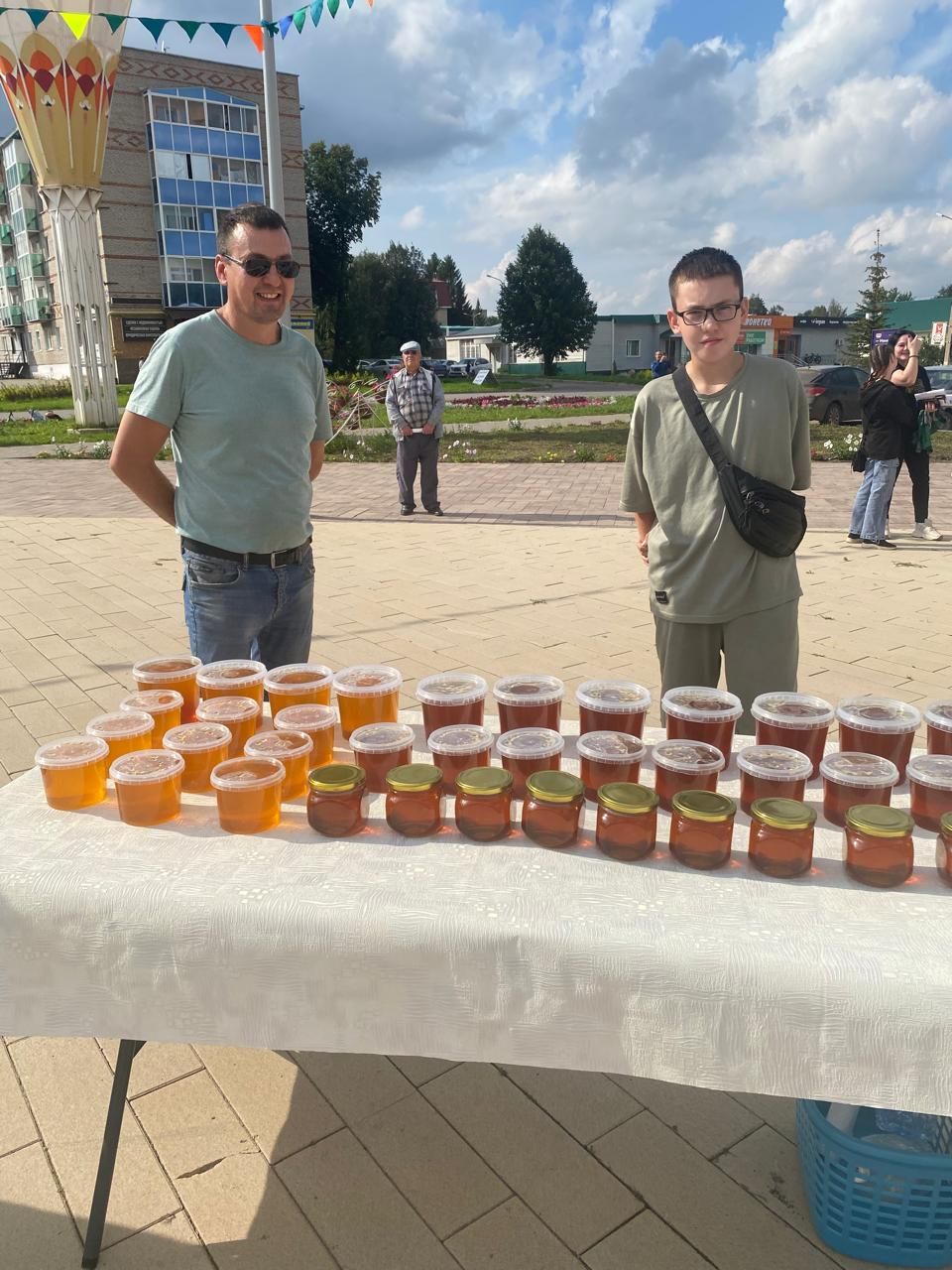 «Медовый спас» всем гостям подарков припас