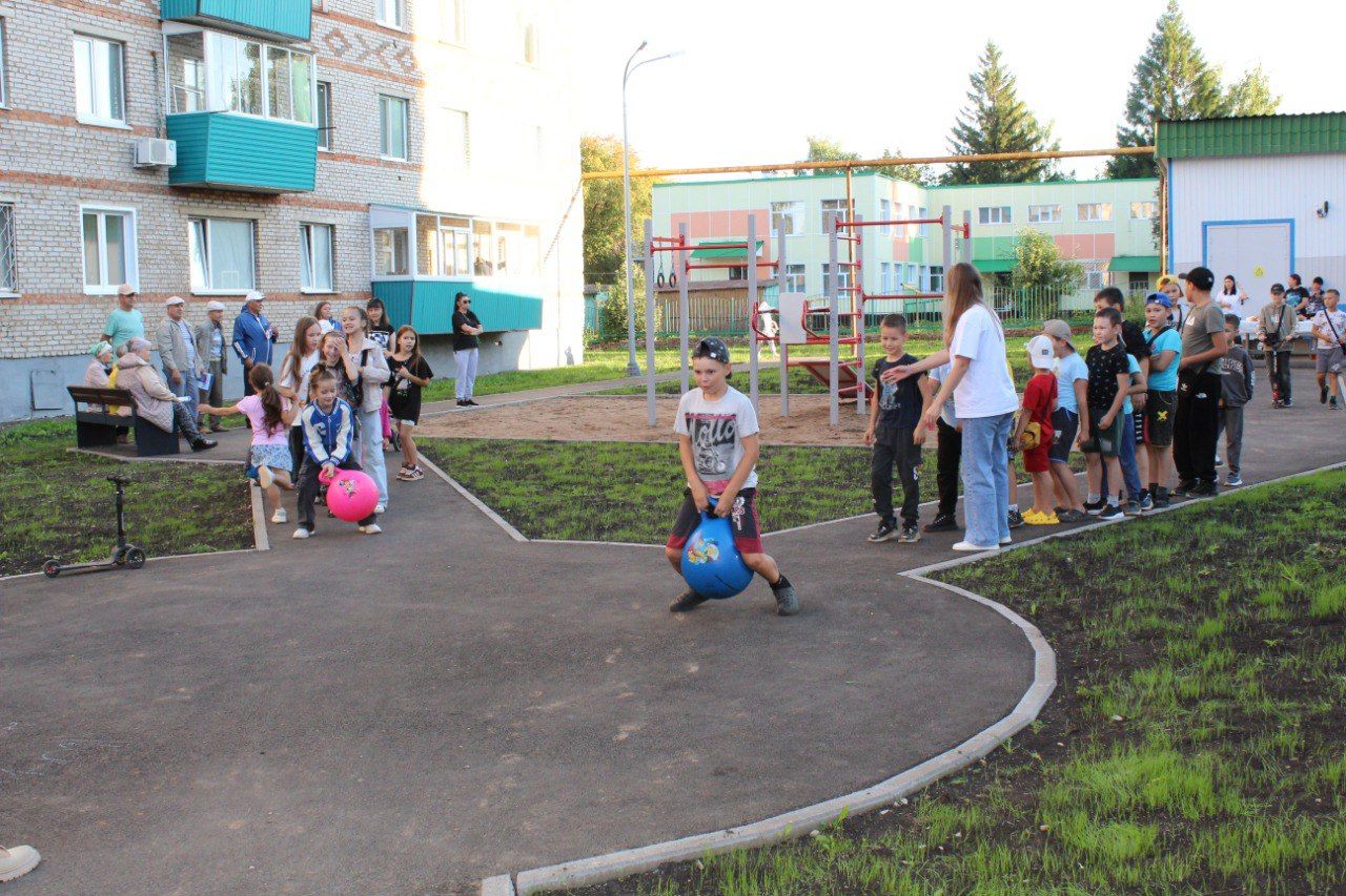 На улице Булгар в Азнакаево прошел Праздник двора