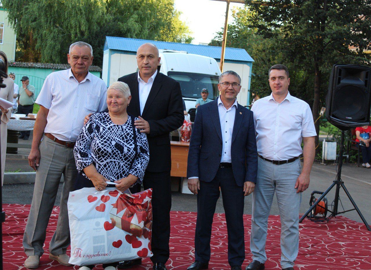 На улице Булгар в Азнакаево прошел Праздник двора