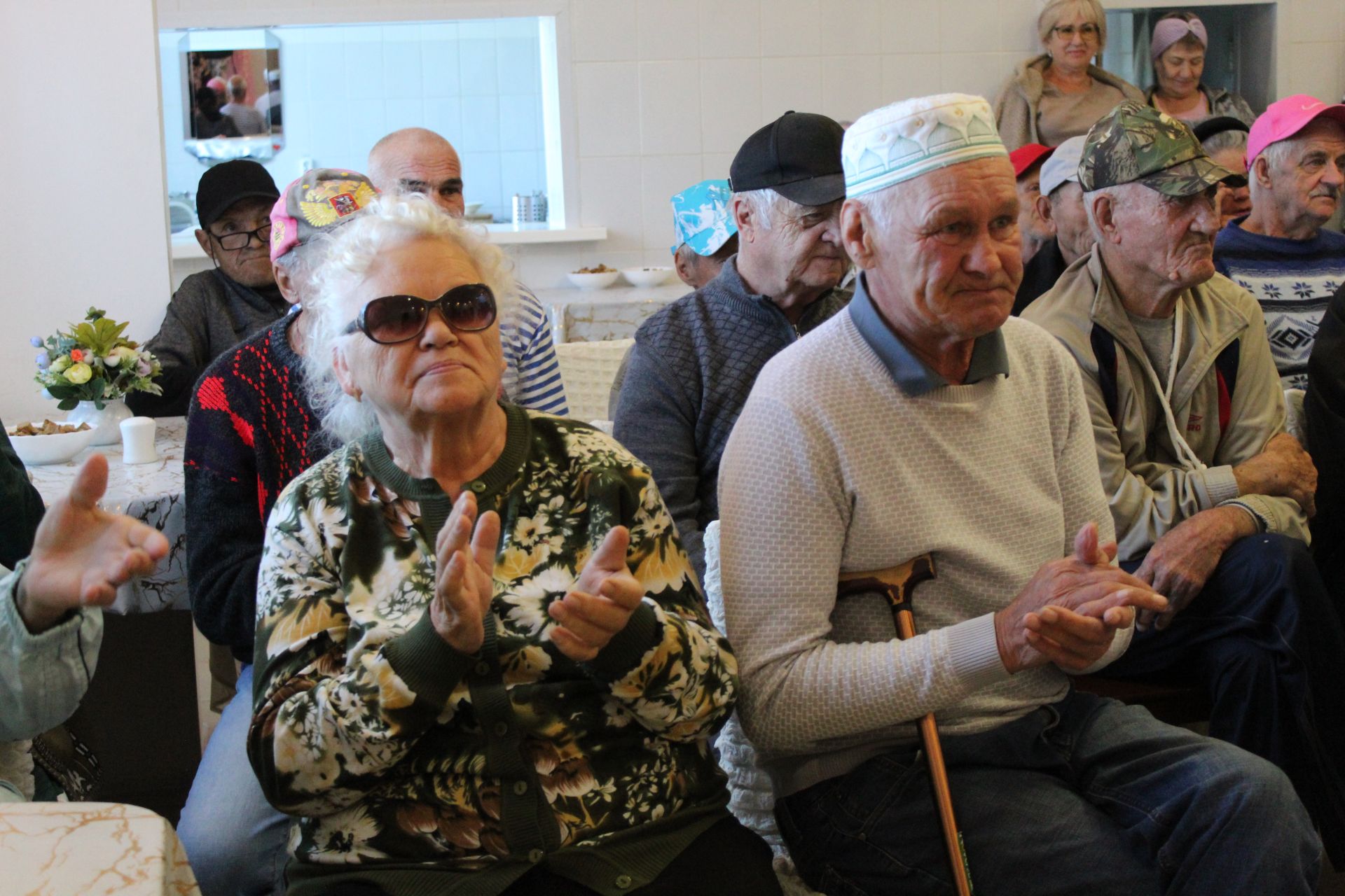 Культработники привезли в дом престарелых «Бабье лето»