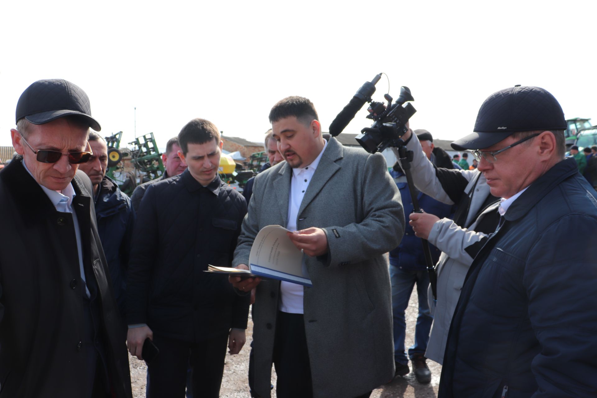 Азнакай механизаторлары язгы кыр эшләренә әзер