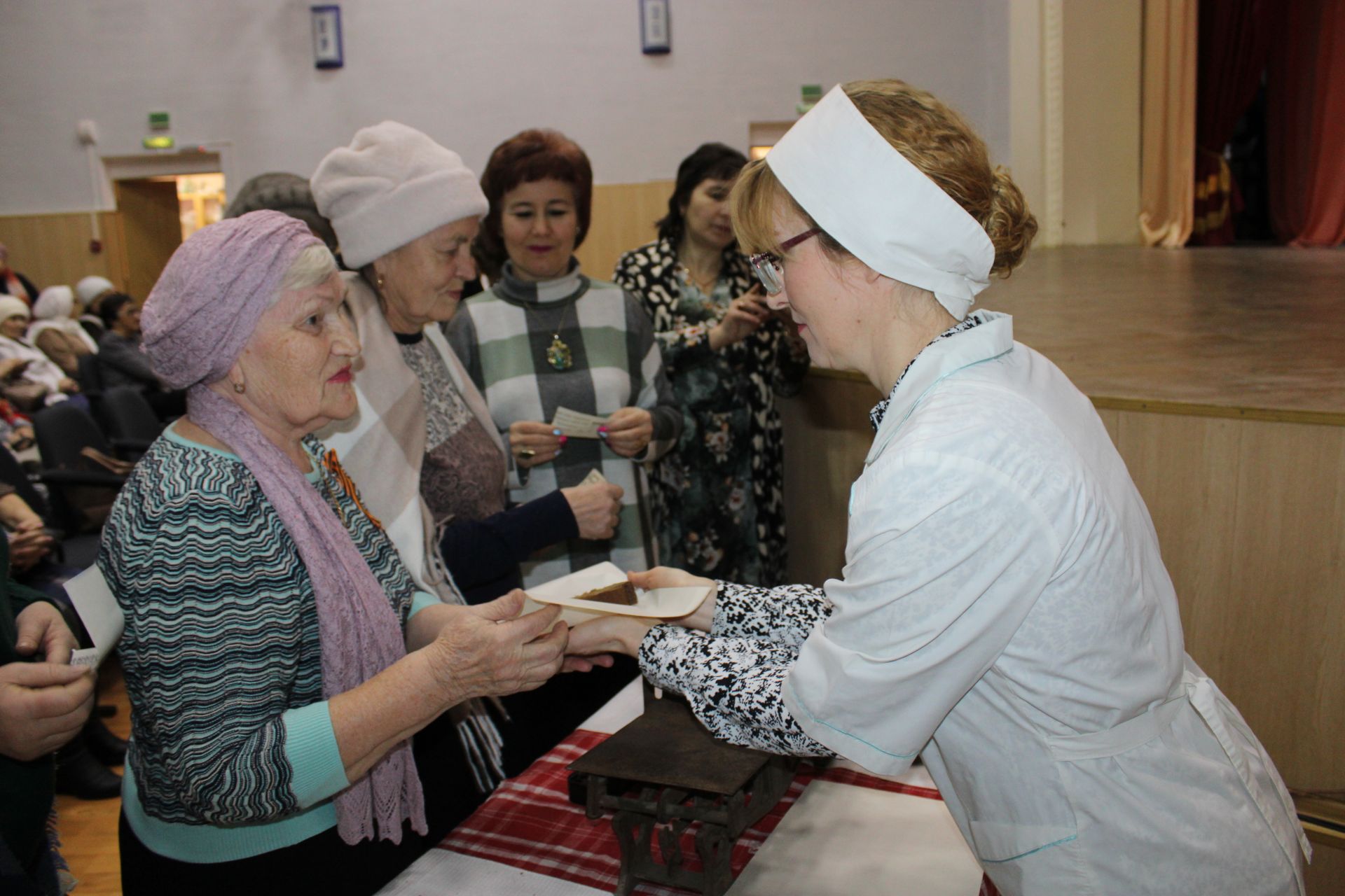 Азнакайлылар Ленинград блокадасы каһарманнарын искә алдылар