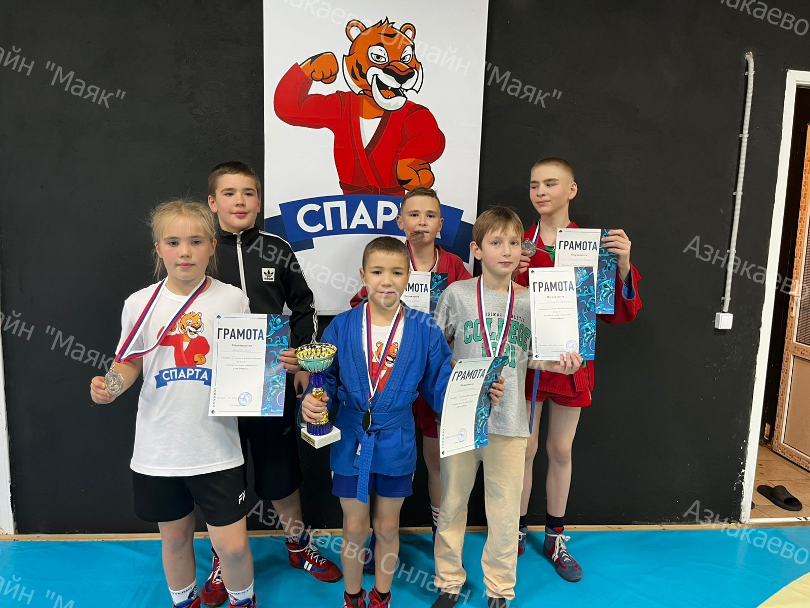 Юные спортсмены из Азнакаево победили на межрегиональном турнире по самбо