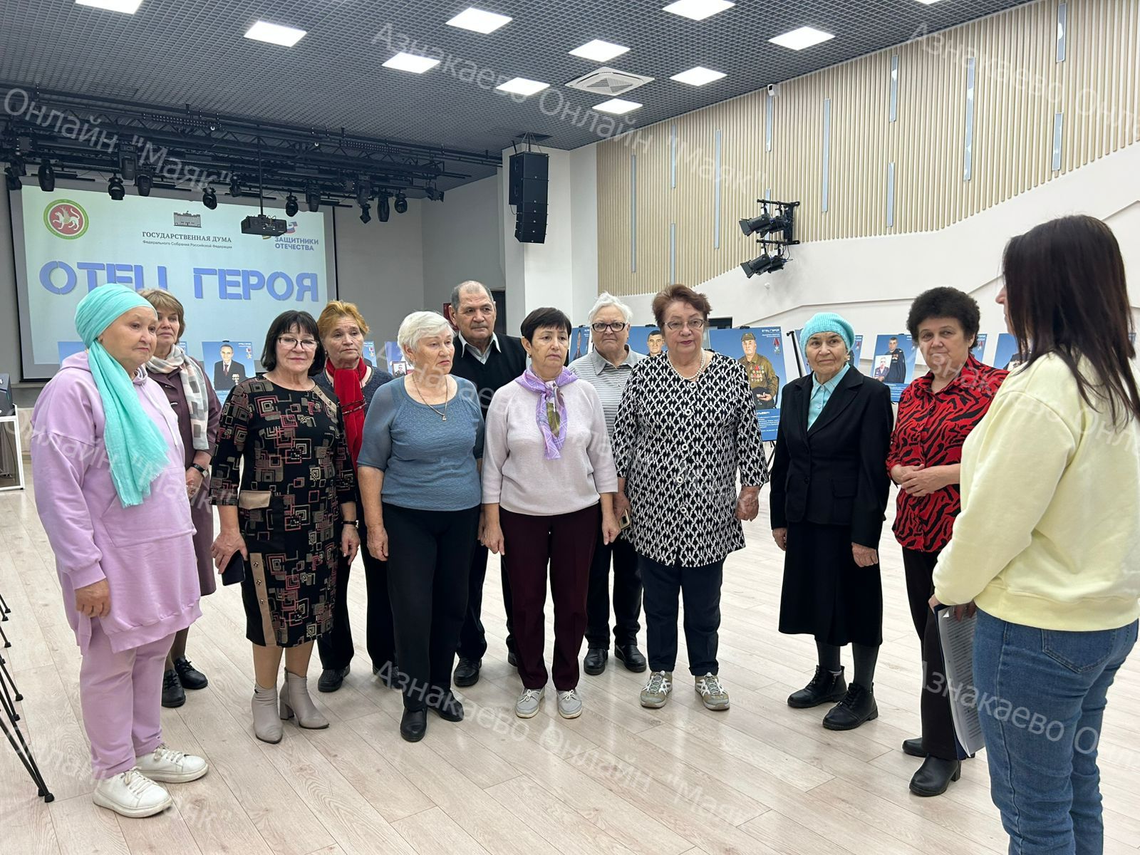 Азнакаевские ветераны посетили фотовыставку «Отец героя»