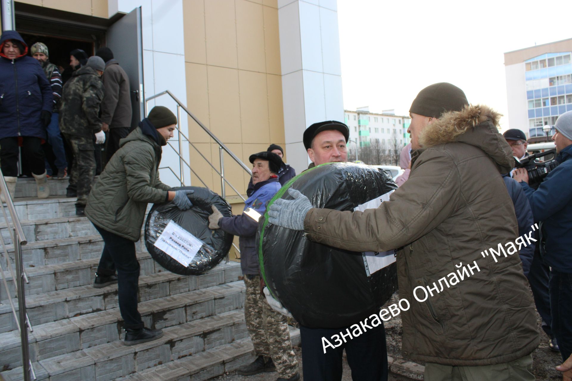 Азнакай районыннан махсус хәрби операция зонасына машина, ике мотоцикл җибәрделәр