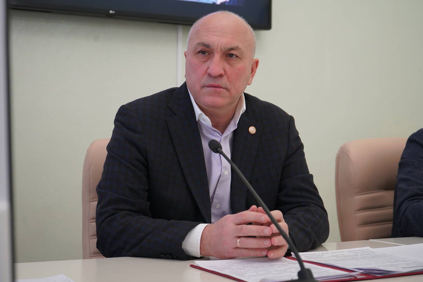 Дорожные службы Азнакаевского района перешли на усиленный режим работы после снегопада