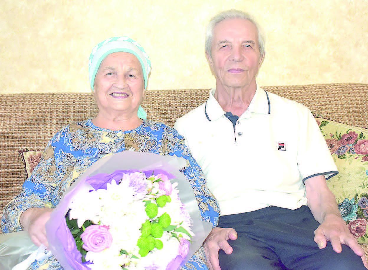 65 лет рука об руку