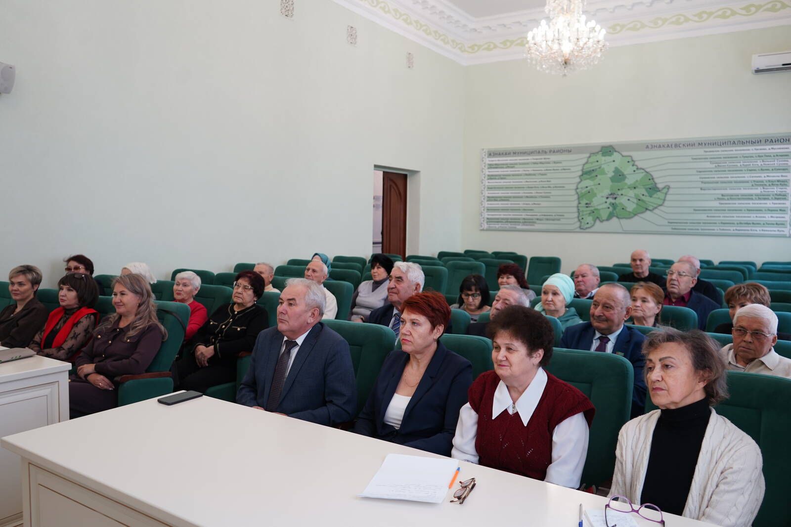 Глава Азнакаевского района встретился с членами Совета ветеранов