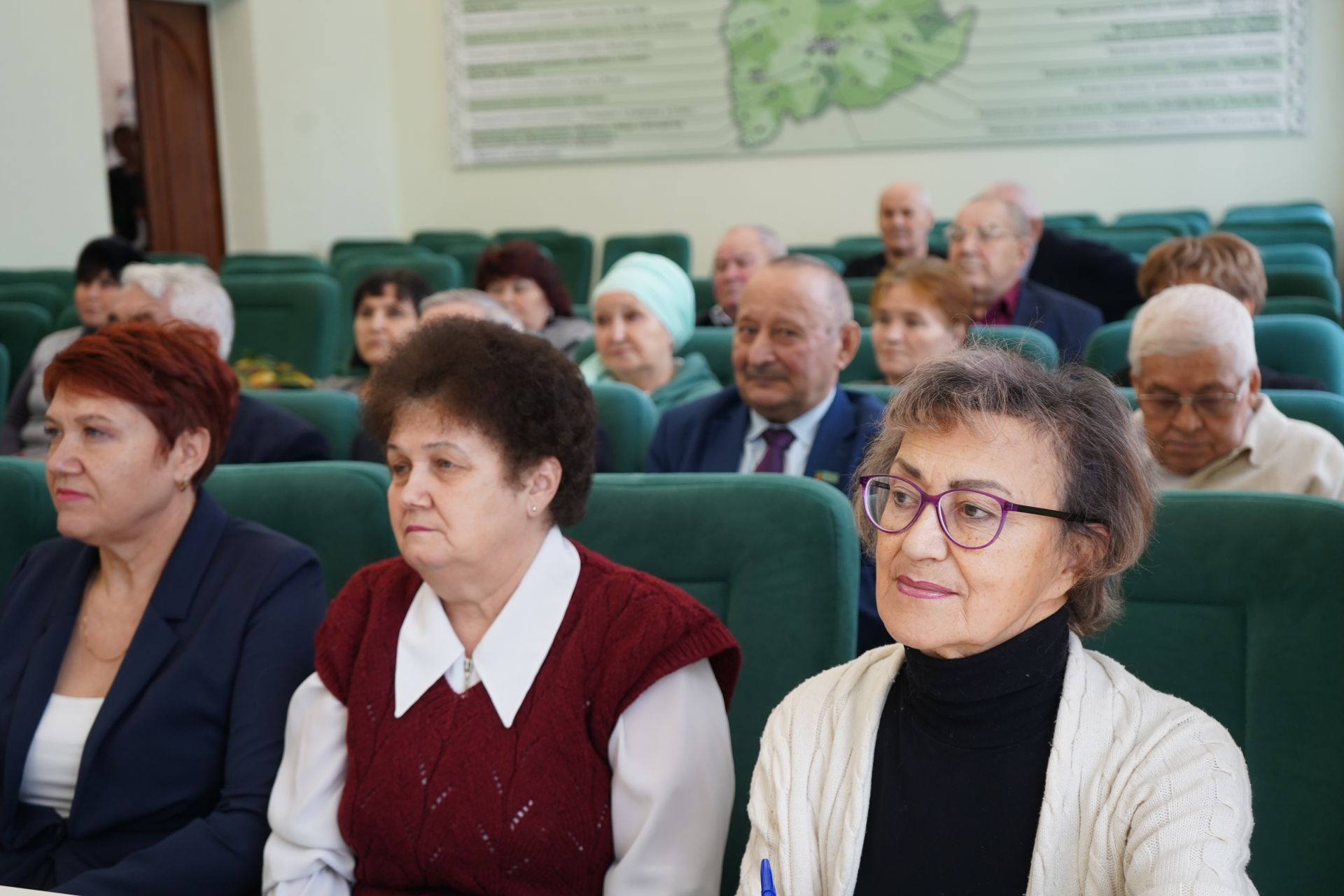 Глава Азнакаевского района встретился с членами Совета ветеранов