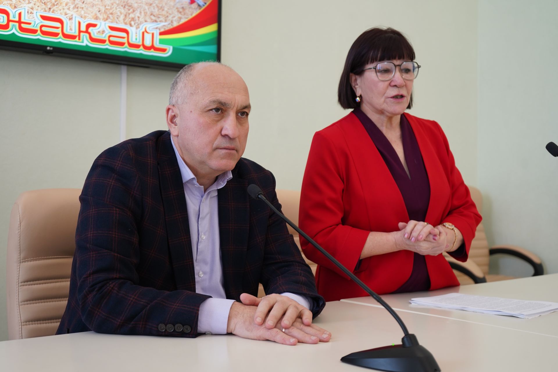 Глава Азнакаевского района встретился с членами Совета ветеранов