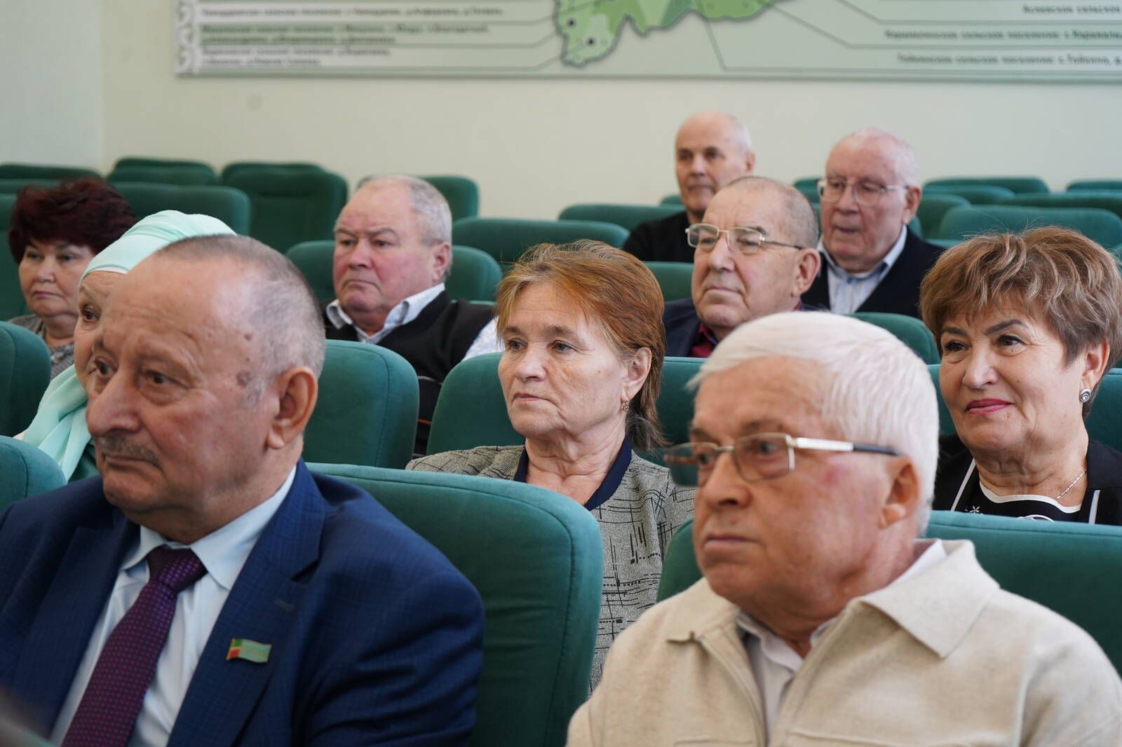 Глава Азнакаевского района встретился с членами Совета ветеранов