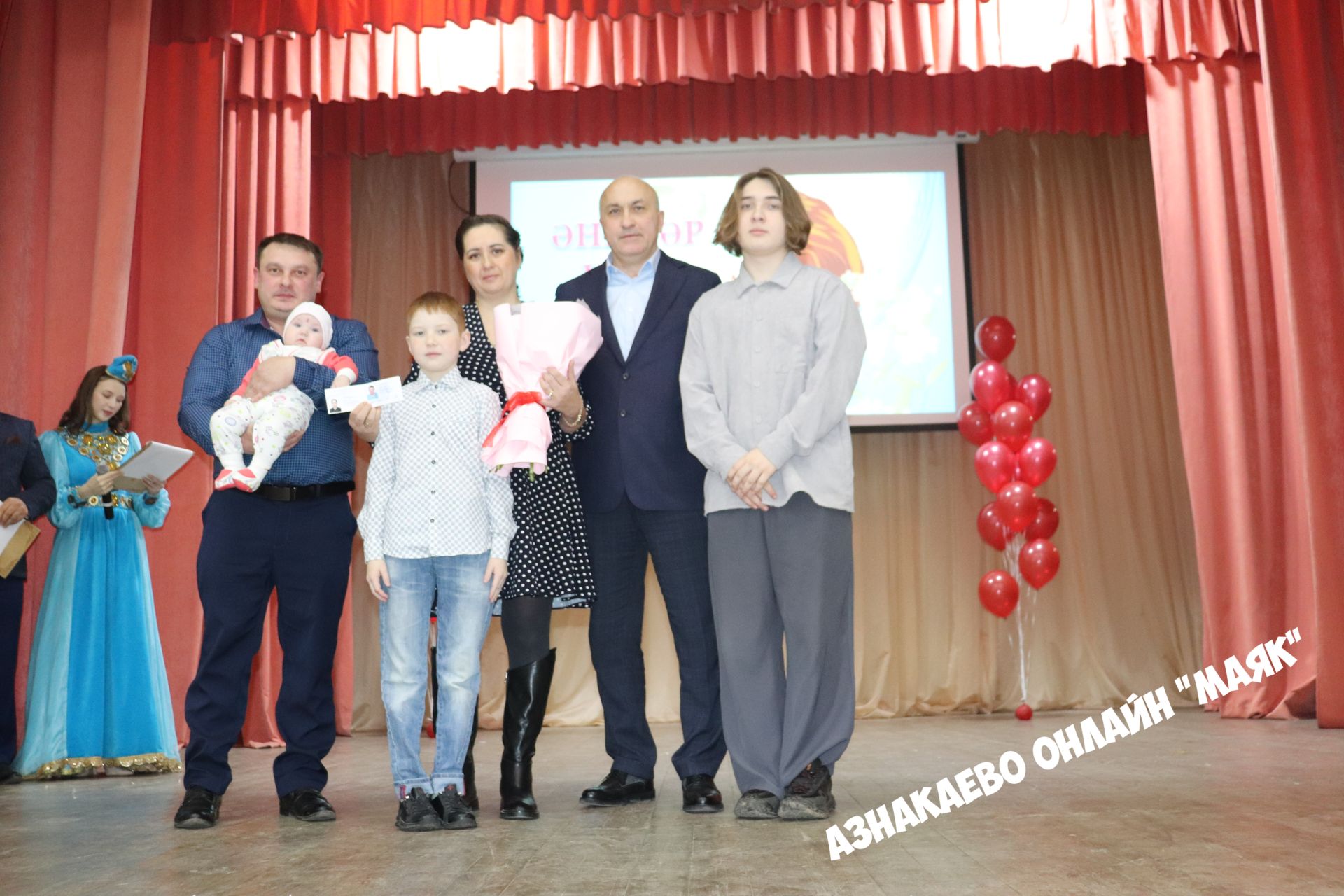 Многодетным семьям Азнакаевского района вручили удостоверения