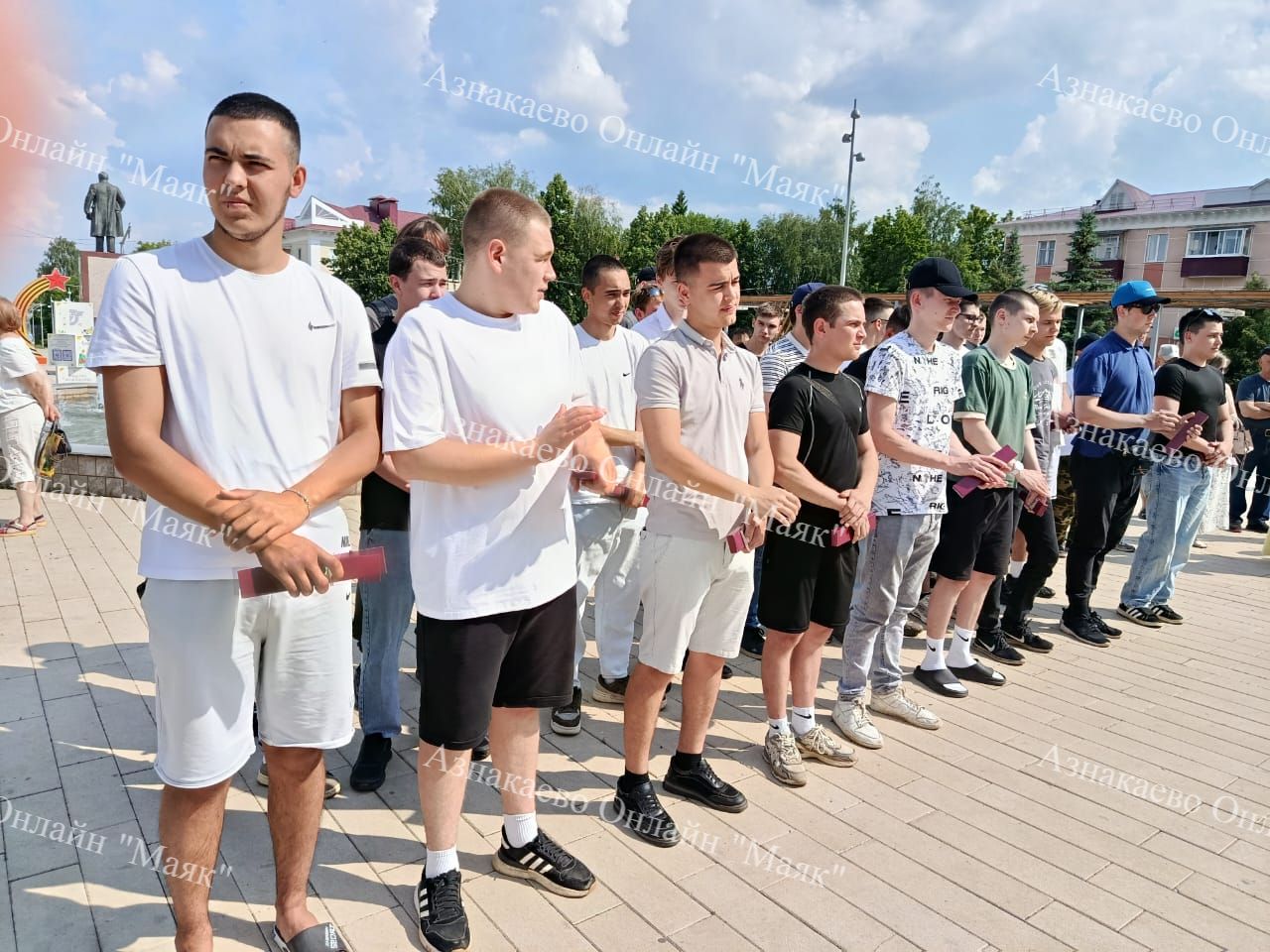 В Азнакаево состоялись проводы призывников на военную службу
