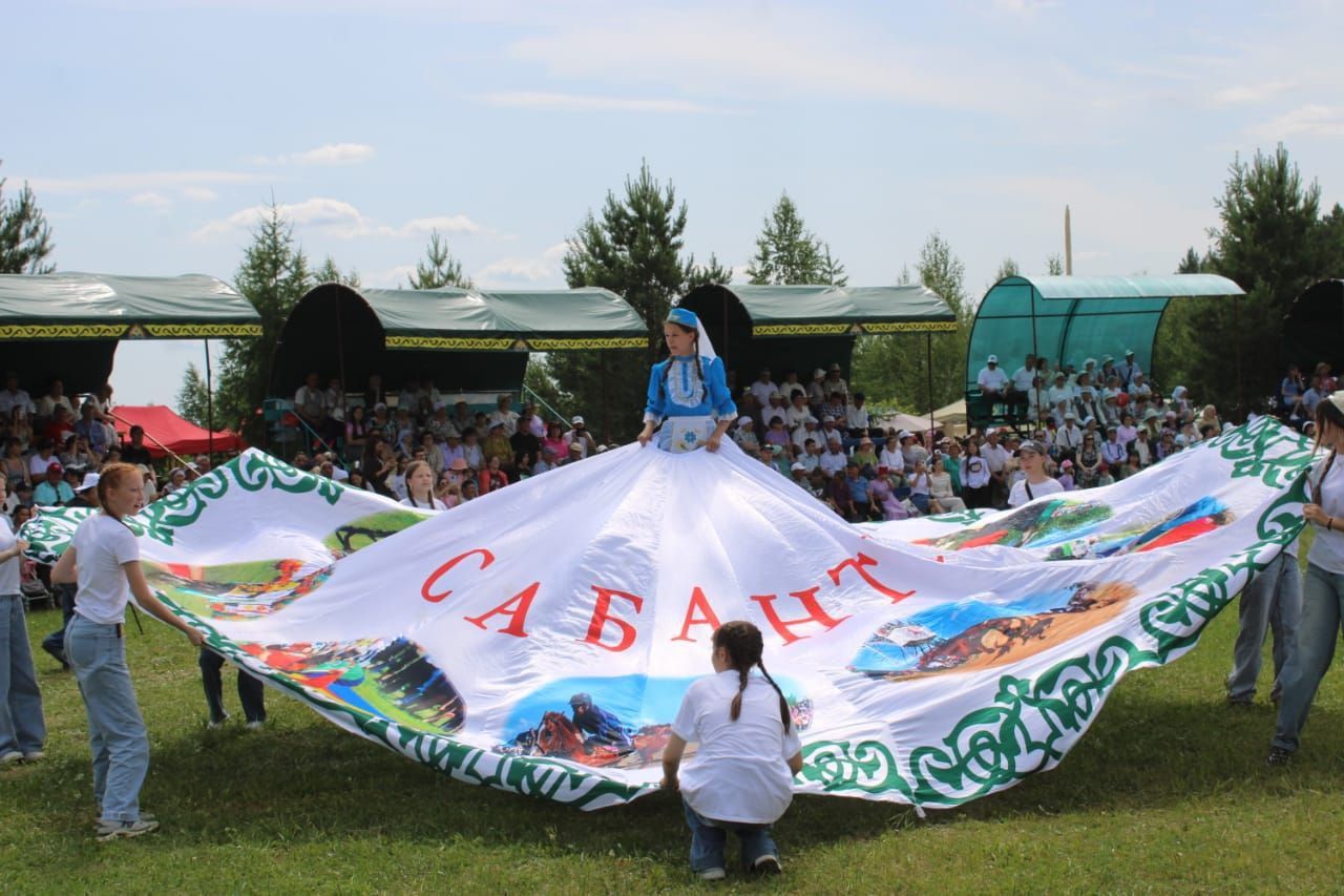 Азнакай шәһәре Сабан туе меңләгән милләттәшләребезне җыйды