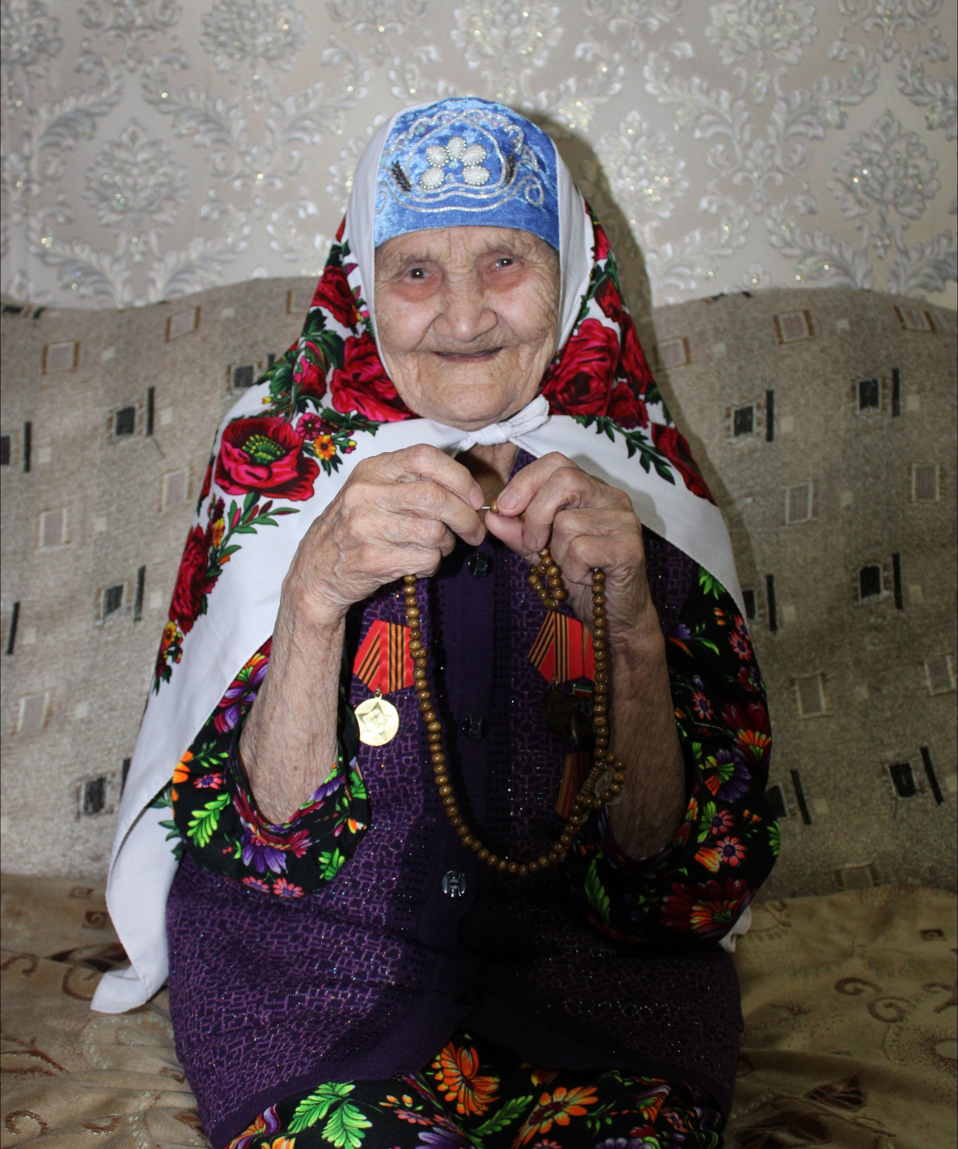 Азнакай районы Әсәй авылында яшәүче 100 яшьлек Мөхәссәнә РАХМАНОВА: “Кызлар кебек әле мин!”