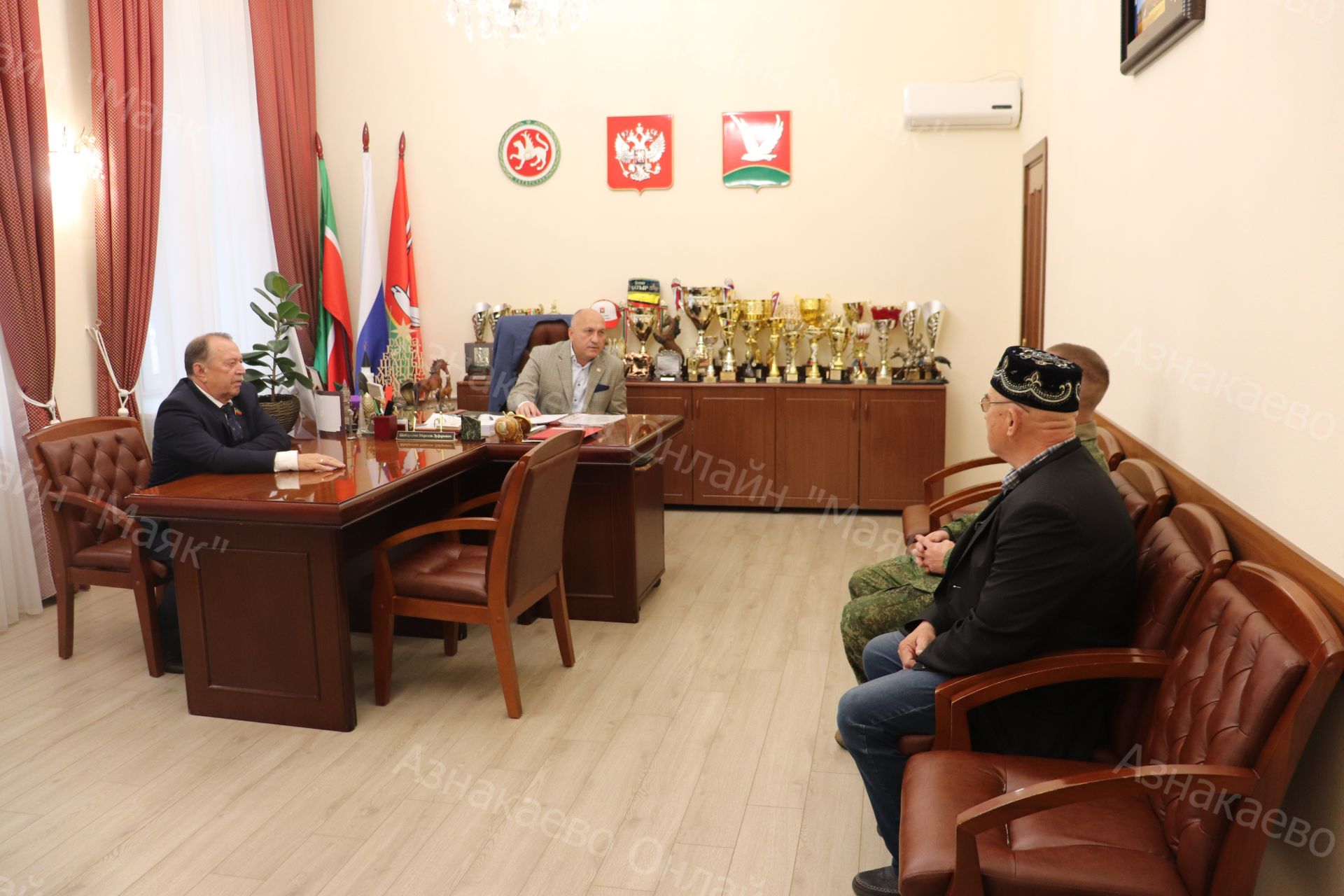 Встреча главы района Марселя Шайдуллина с бойцом СВО