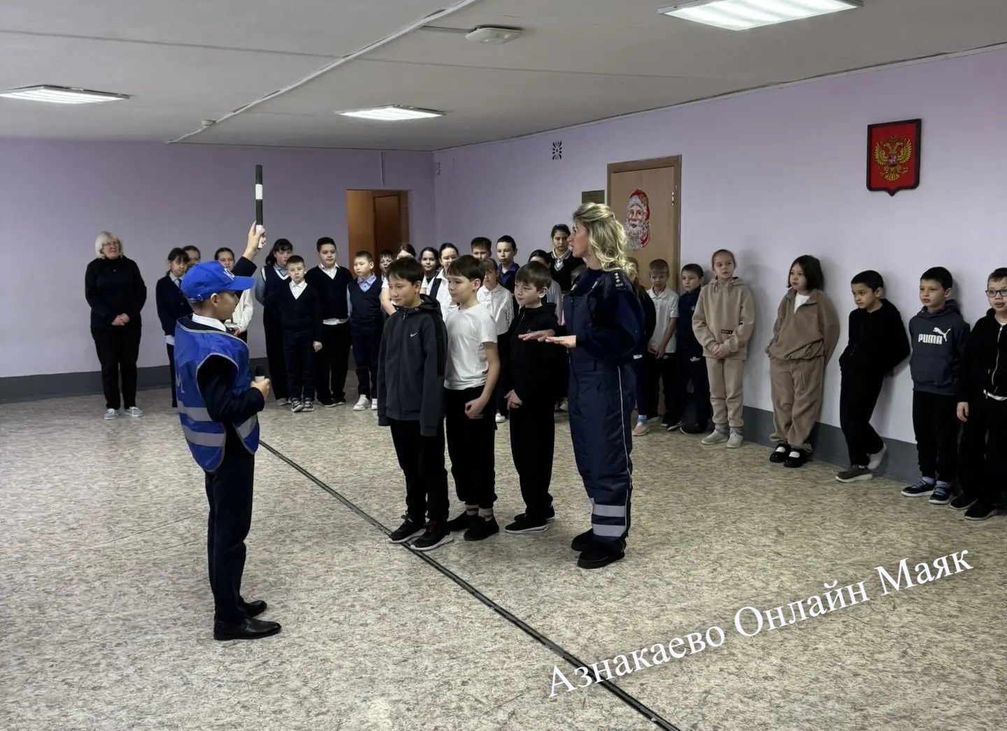 Юные инспекторы движения напомнили школьникам о зимних ПДД