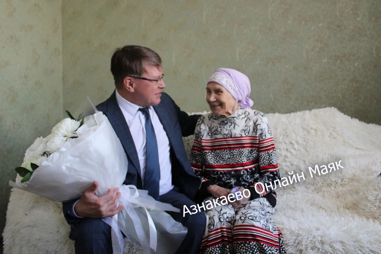 Жительница Азнакаево Фаузия Миргалиева отметила 100-летний юбилей
