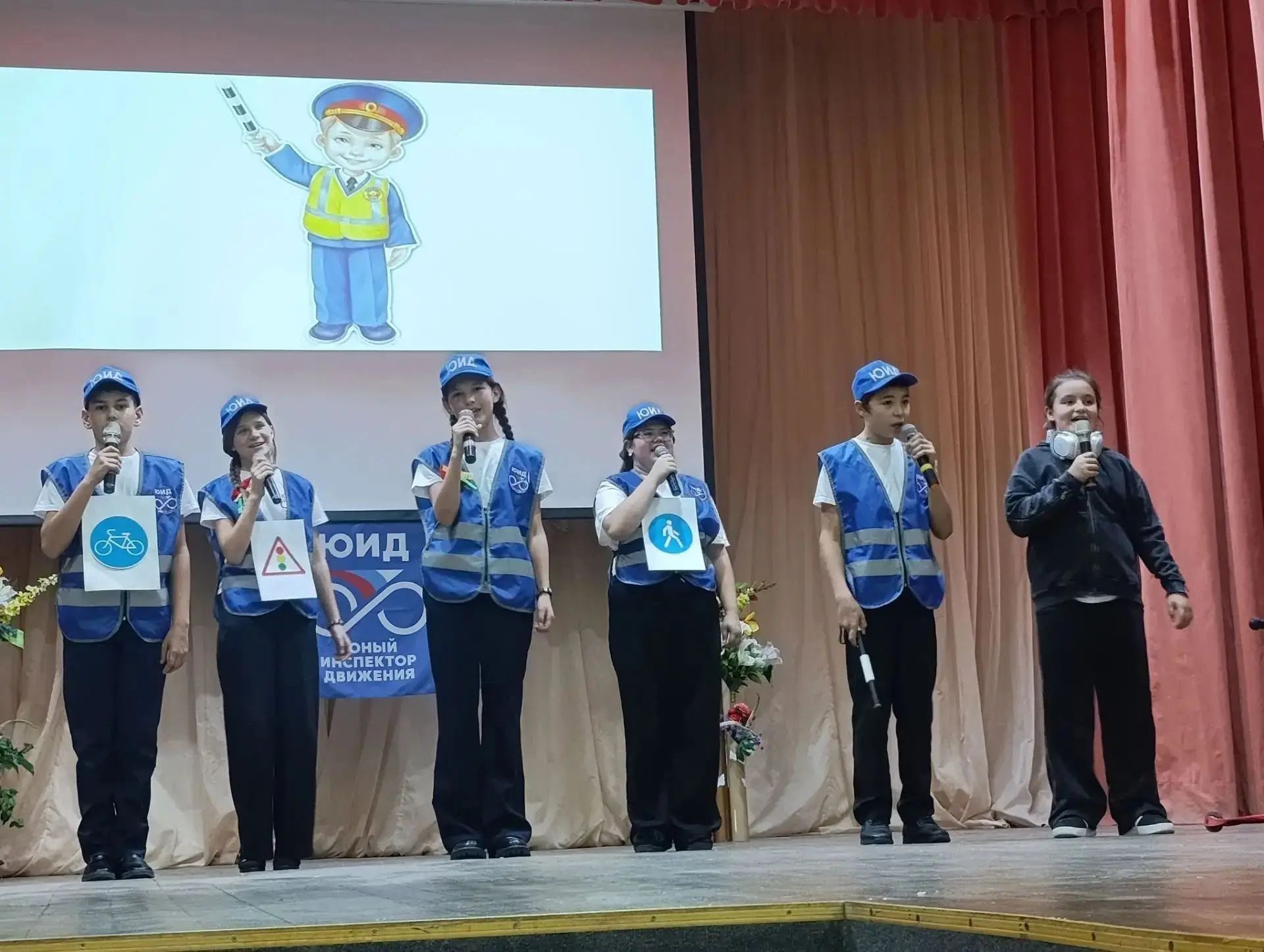 Азнакайда яшь юл хәрәкәте инспекторларының эшенә йомгак ясадылар
