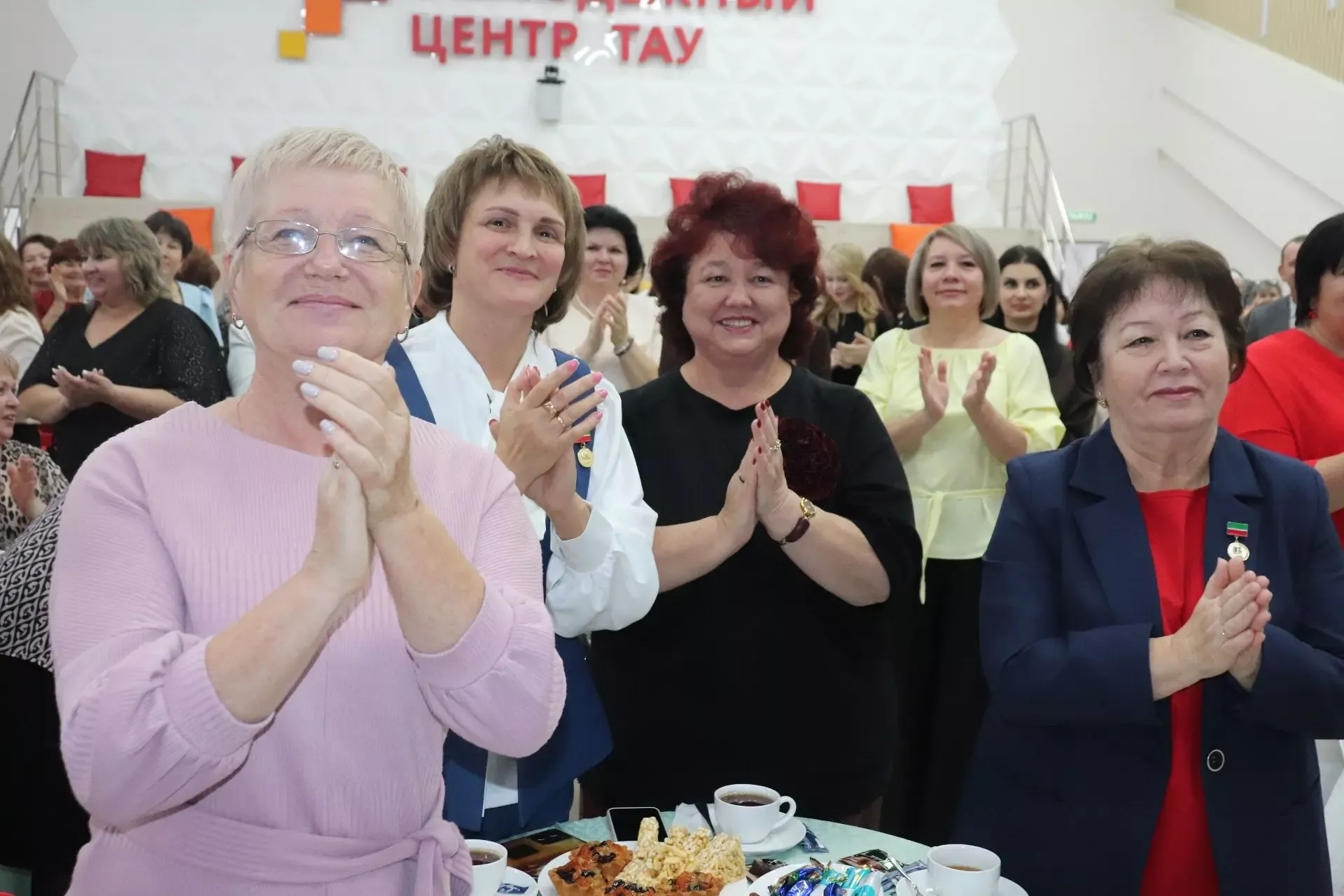 Торжество для педагогов: „Переменка для тех, кто всегда на посту“