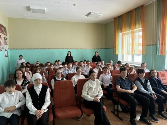 «Курить не модно – дыши свободно»: в Азнакаево школьникам рассказали о вреде курения