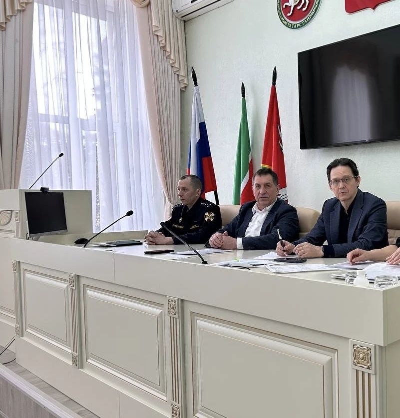 Безопасность детей — в приоритете: в Азнакаево обсудили антитеррористическую защищённость школ