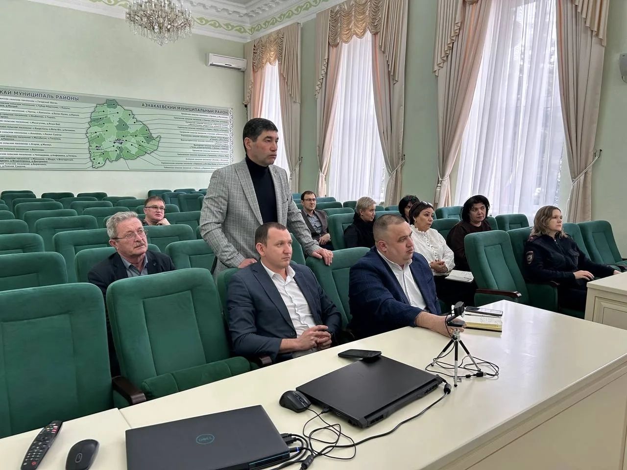 Безопасность детей — в приоритете: в Азнакаево обсудили антитеррористическую защищённость школ