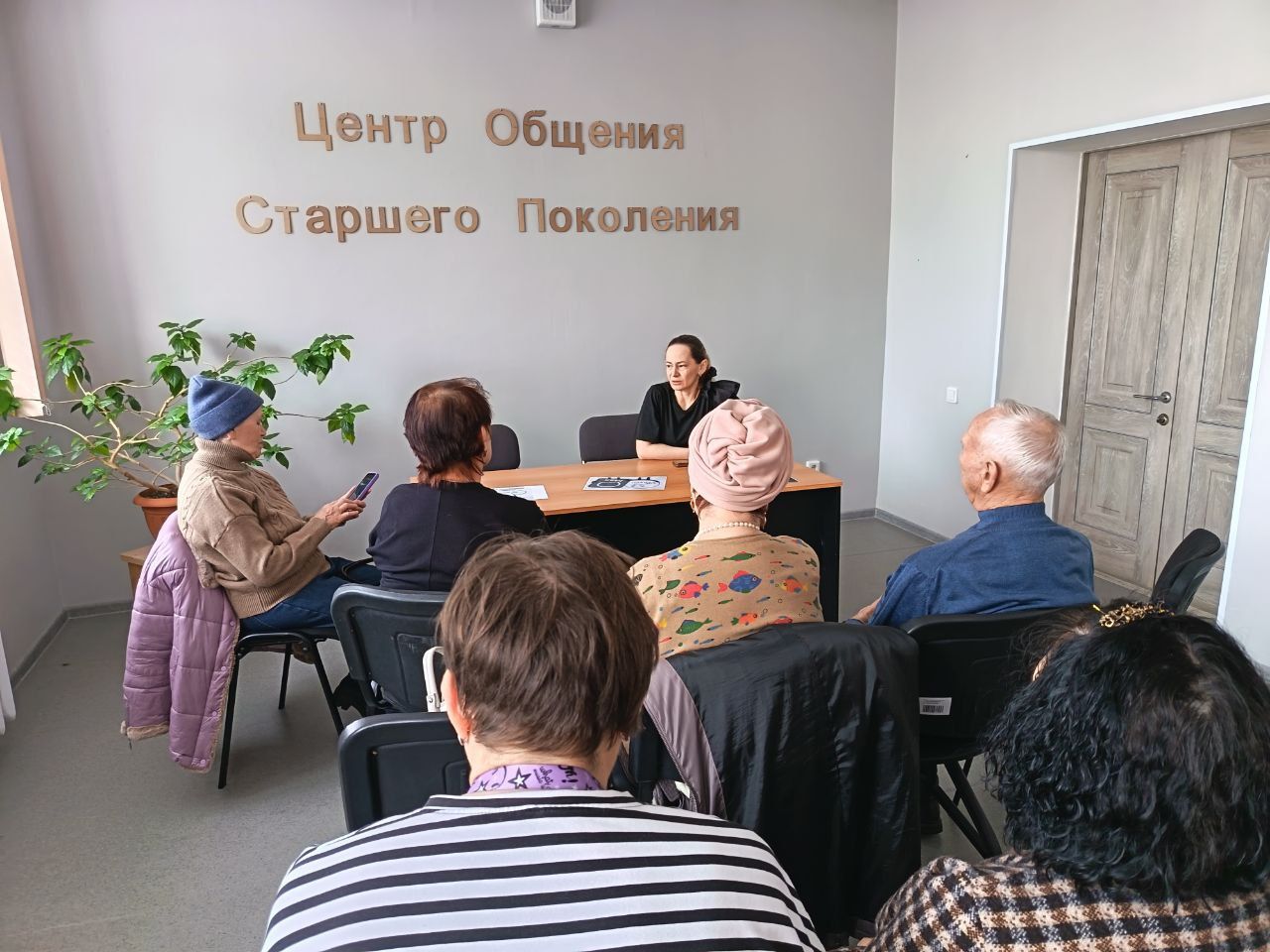 В Азнакаево пенсионеров обучили цифровой грамотности и защите от мошенников