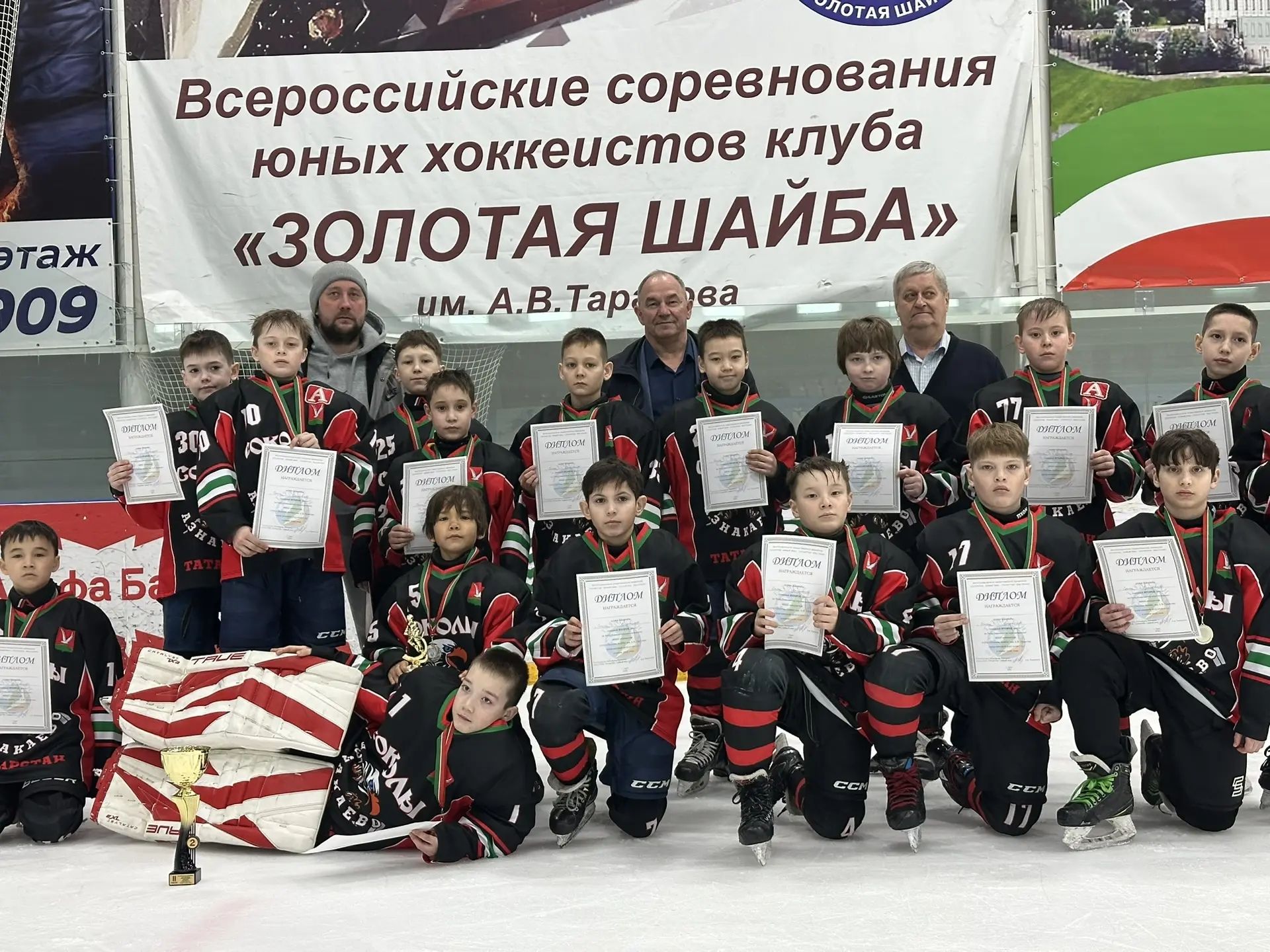 Азнакаевские хоккеисты завоевали серебро на «Золотой шайбе»