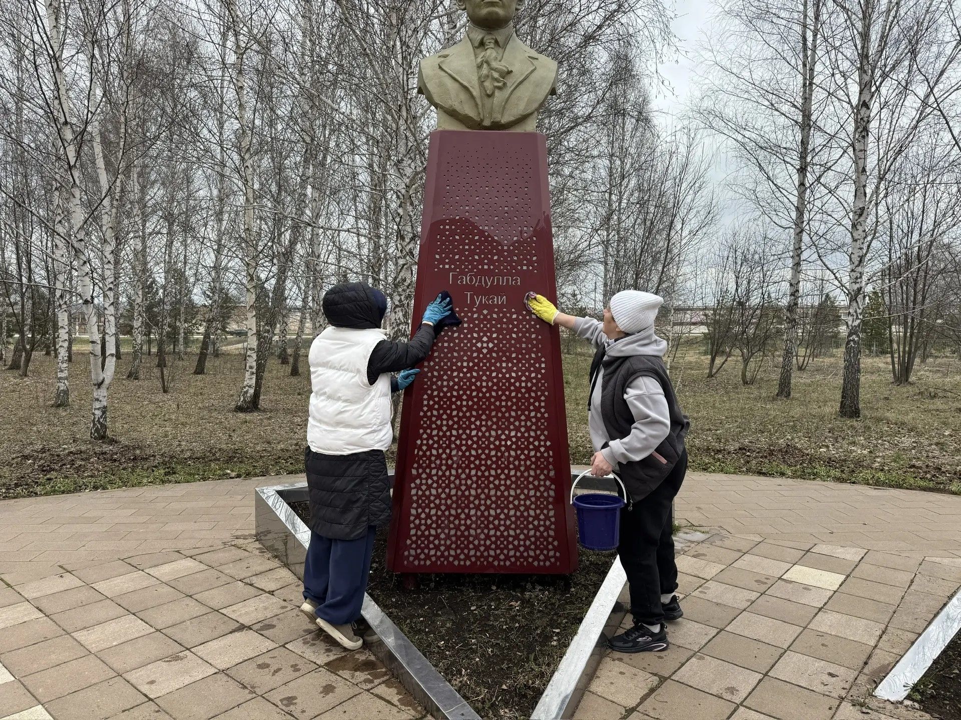 Всероссийский день заботы о памятниках: сотрудники Культурного центра привели в порядок парк Тарсус