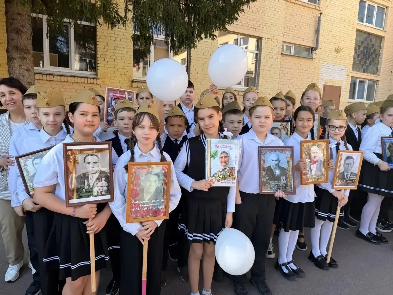 Азнакай шәһәренең 6 нчы мәктәбендә “Үлемсез полк” акциясе үтте