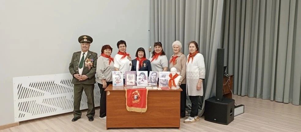 Геройлар янәшәдә
