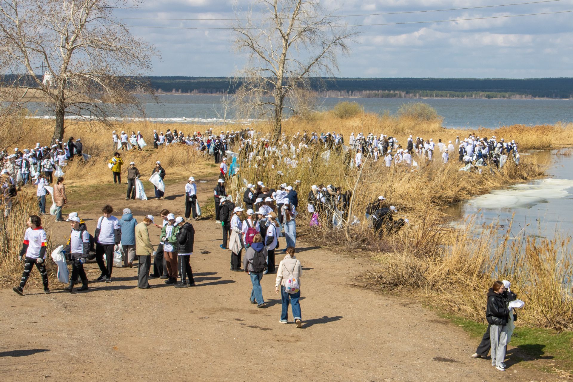 300 тысяч татарстанцев взялись за уборку: как проходит санитарный двухмесячник