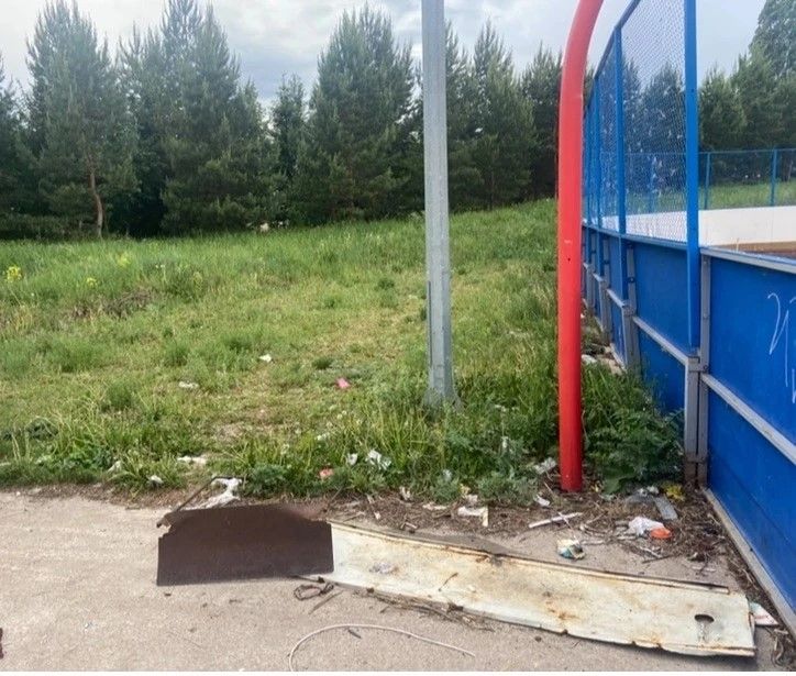 Дети подают пример: в ТОС № 3 прошёл семейный субботник по благоустройству двора