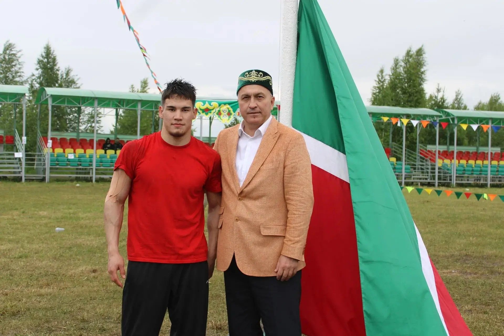 Сила на ковре: знакомимся с самыми ловкими борцами азнакаевского Сабантуя