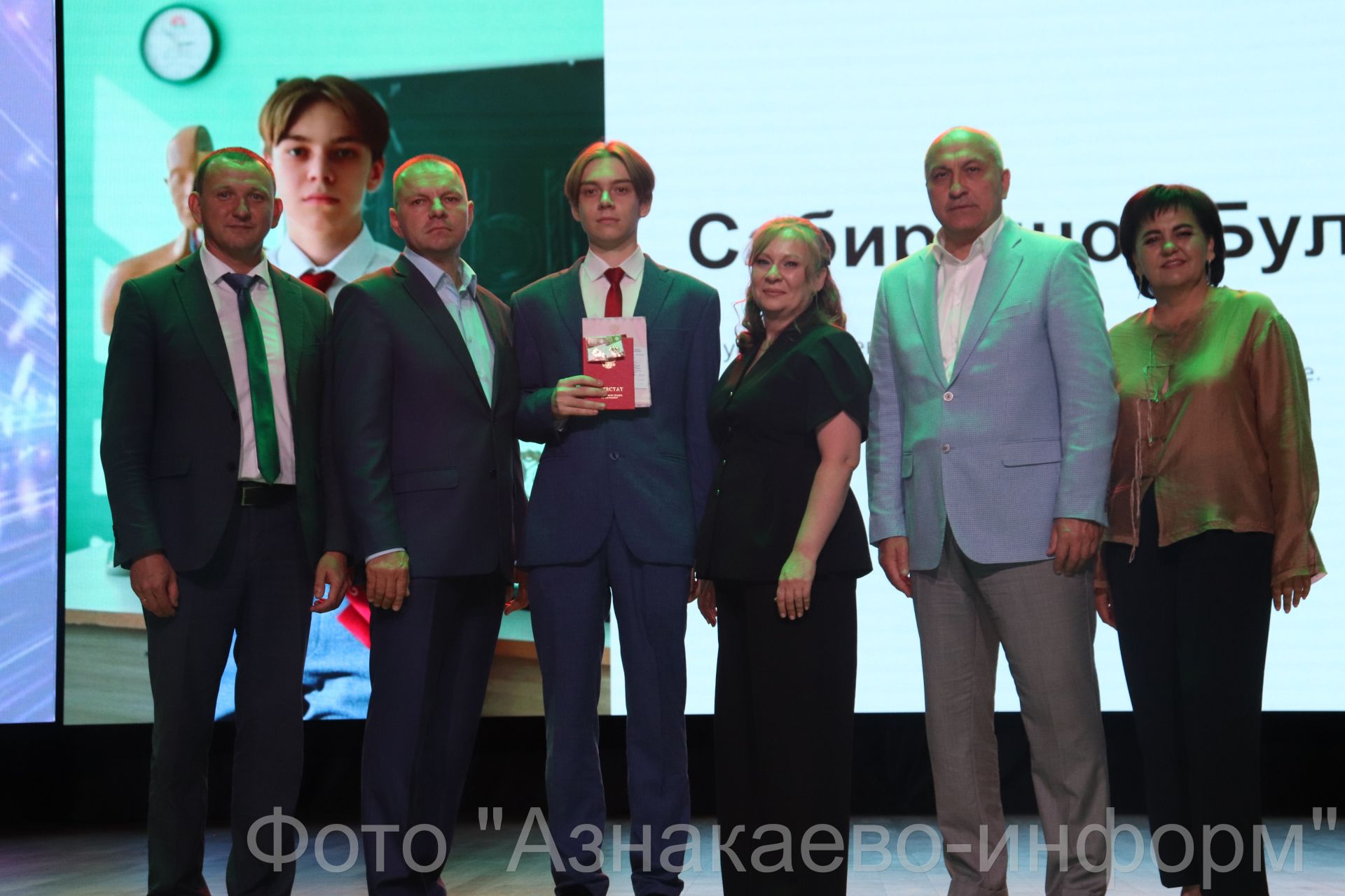 В добрый путь, выпускники!