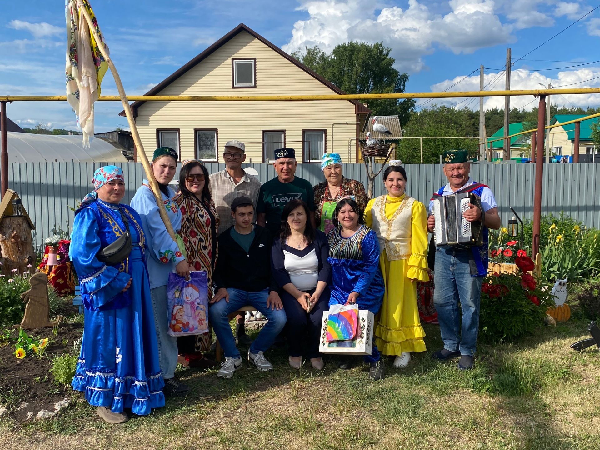 В селе Сапей собрали подарки к Сабантую