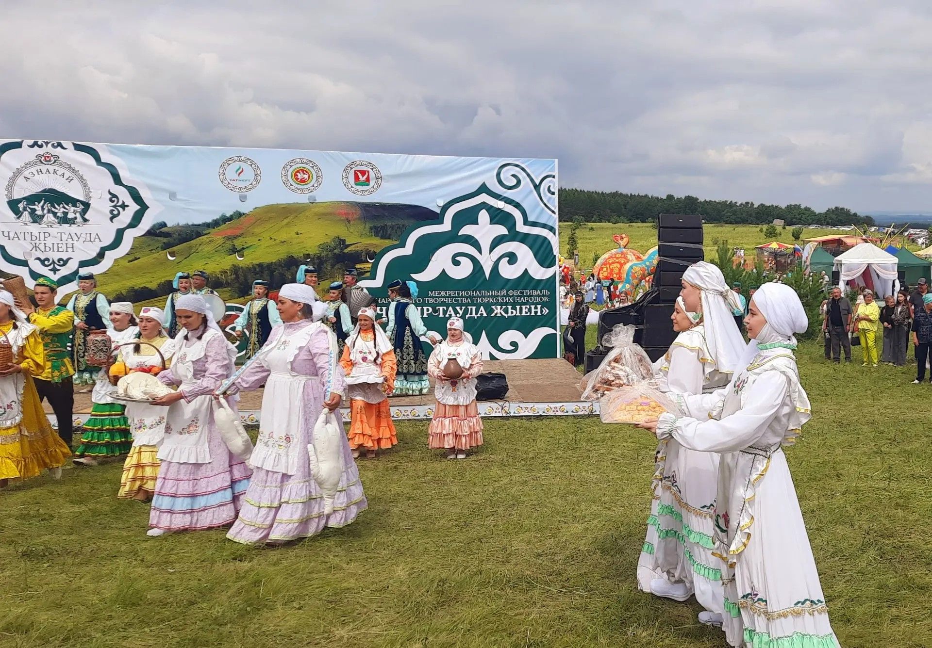 Азнакайда халыклар дуслыгы һәм милли моңнар бәйрәме - Чатыр тау җыены гөрләде