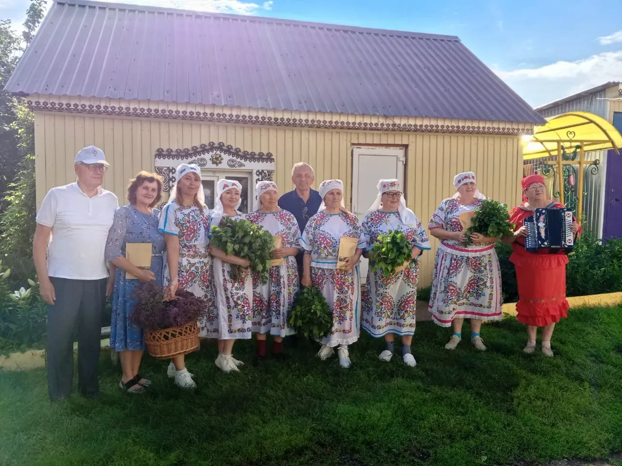 Җәйнең матур, тымызык бер кичендә районыбызның каләм ияләре очрашты