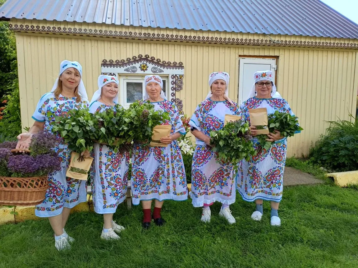 Җәйнең матур, тымызык бер кичендә районыбызның каләм ияләре очрашты