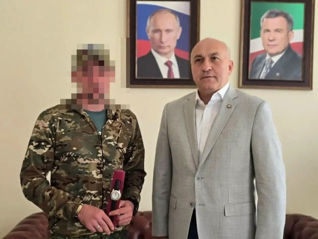 Встреча с защитником: боец с позывным «Гарфилд» поблагодарил земляков за поддержку