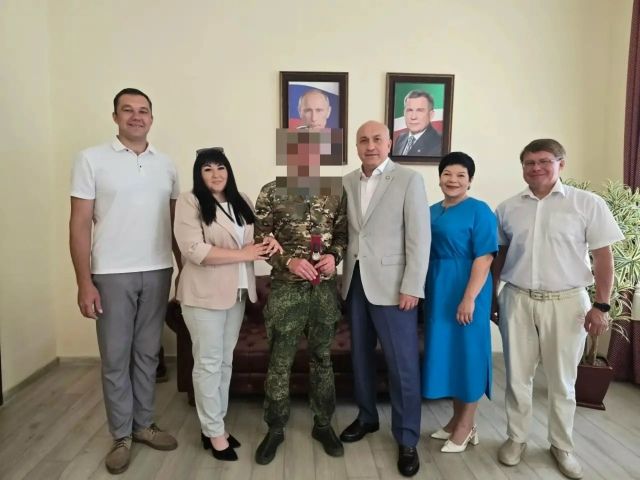 Встреча с защитником: боец с позывным «Гарфилд» поблагодарил земляков за поддержку