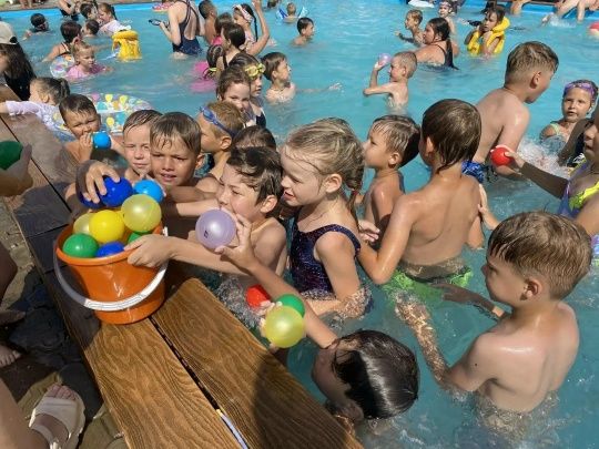 в Азнакаево состоялась массовая «Аквадискотека»