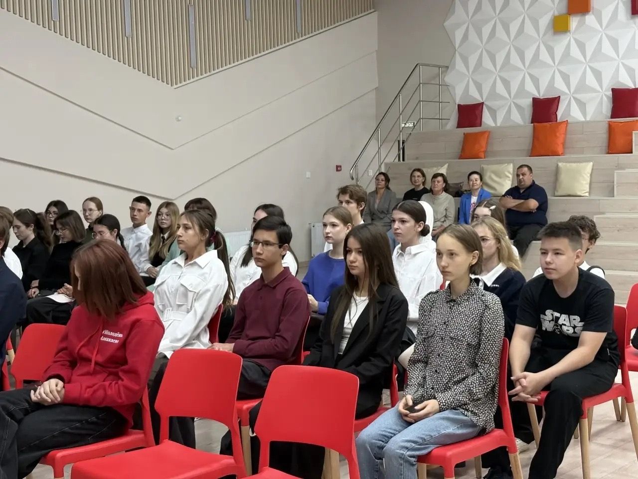 В Молодёжном центре «Тау» состоялась панельная дискуссия на тему «Молодёжь, выборы, современные технологии»