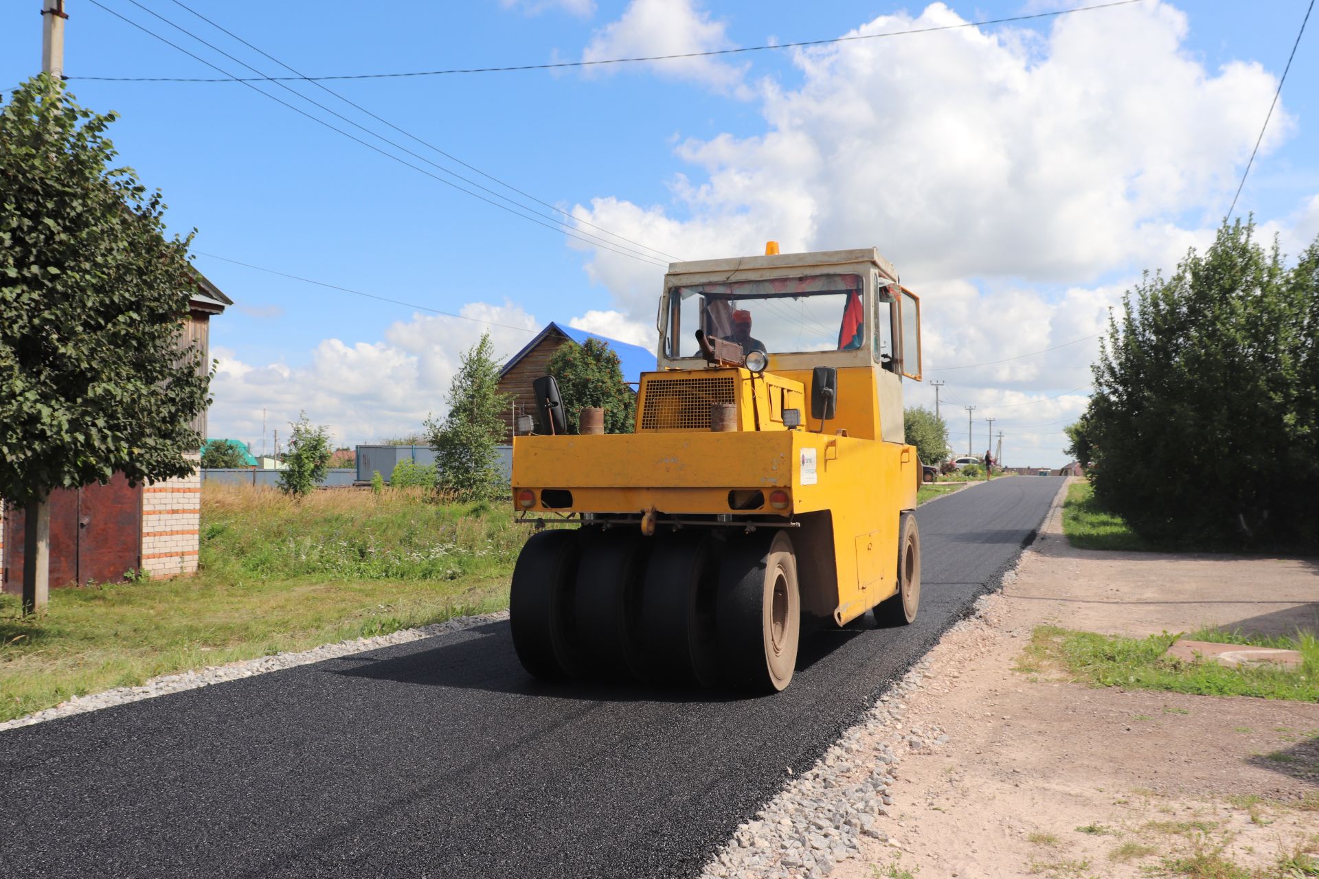 В Азнакаево ведутся дорожные работы