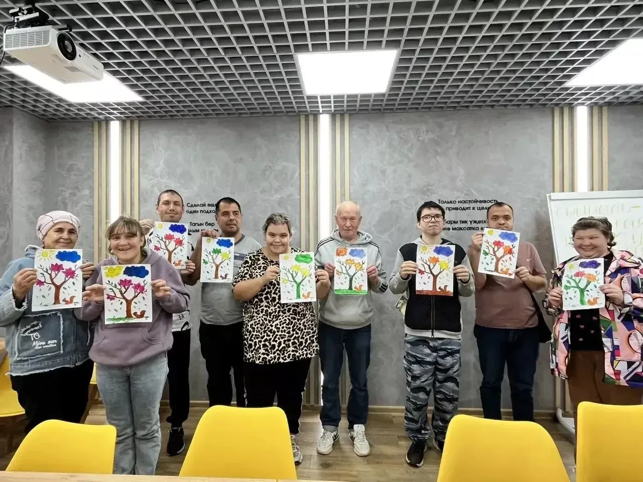 Рисуем осень: творим вместе в Молодёжном центре „ТАУ“!